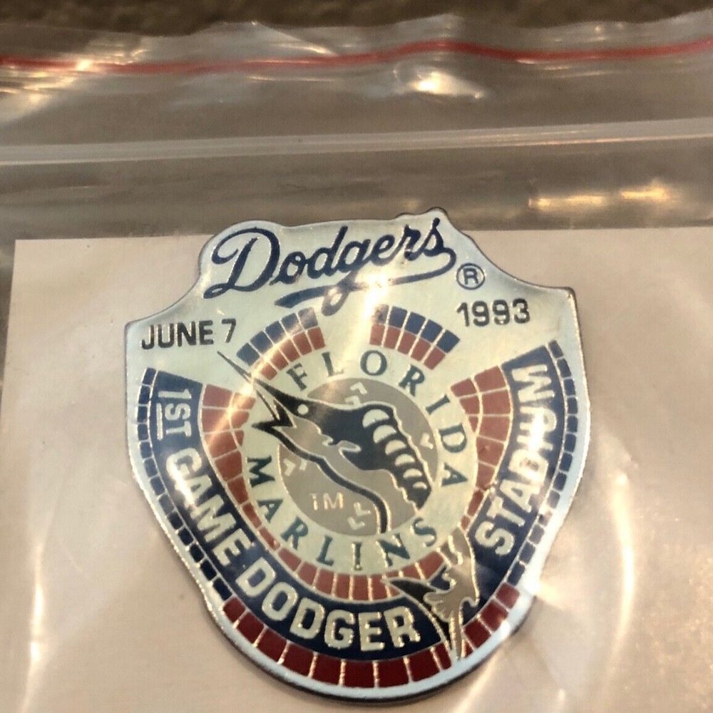 1993 Dodger Stadium Host the Marlins Los Angeles Unocal Collectors Pin